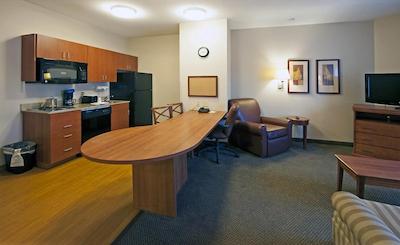 کونتری این اند سویتز بای رادیسن شروپرت-آیرپرت لا