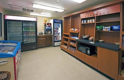 کونتری این اند سویتز بای رادیسن شروپرت-آیرپرت لا