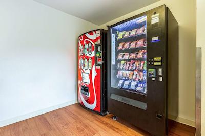 همتون استودیز فنیکس-وست