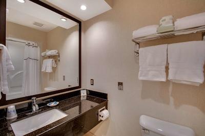 بست وسترن پلاس د این ات هامپتون