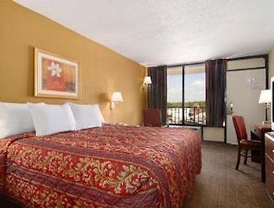 دز این کلومبوز-نرد فرت بنینگ-آیرپرت