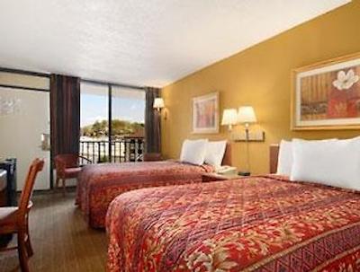 دز این کلومبوز-نرد فرت بنینگ-آیرپرت