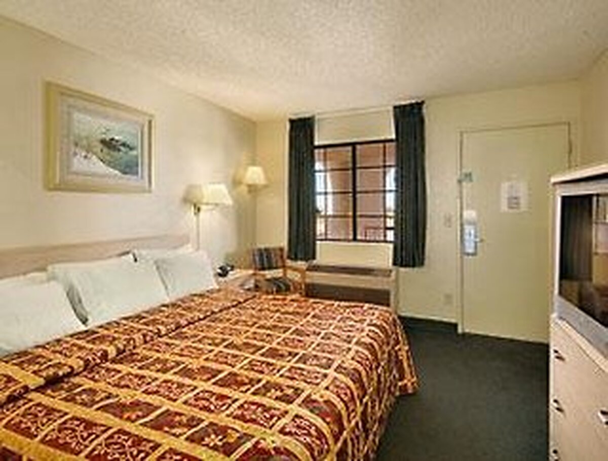 California Inn Hotel and Suites