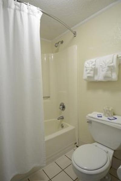 مانوسُن هتل ویرجینیا بیچ