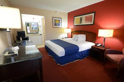 مانوسُن هتل ویرجینیا بیچ