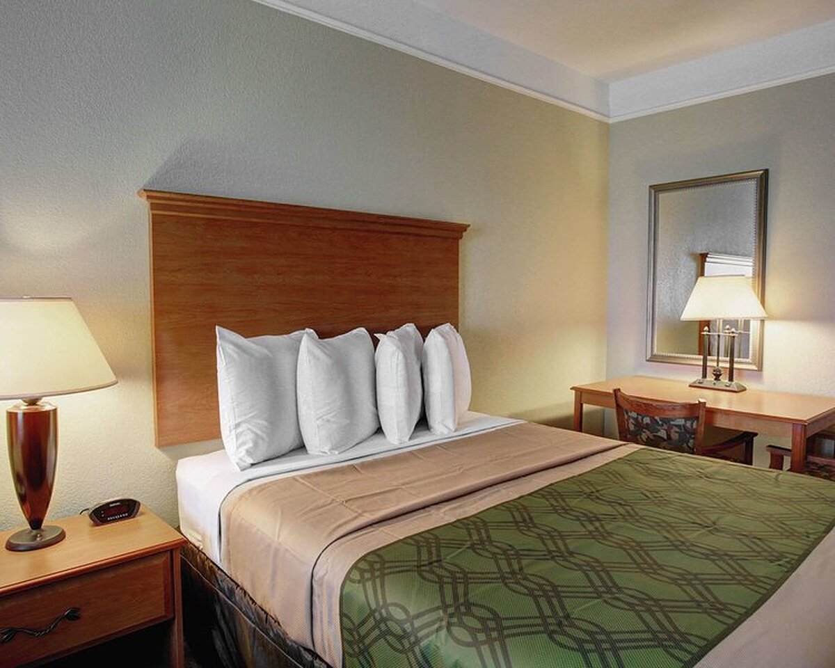 Econo Lodge Inn and Suites