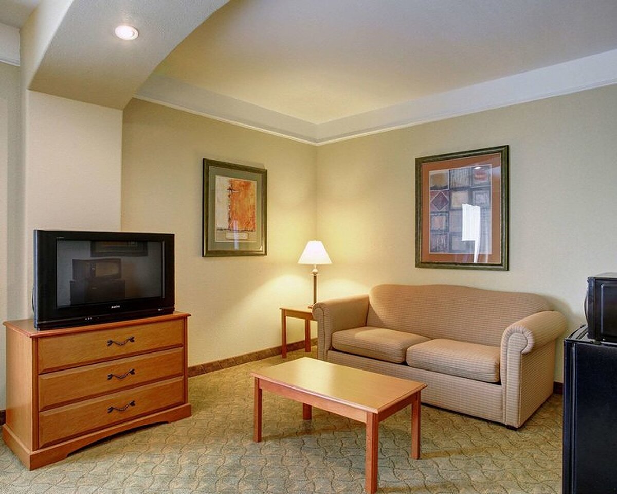 Econo Lodge Inn and Suites