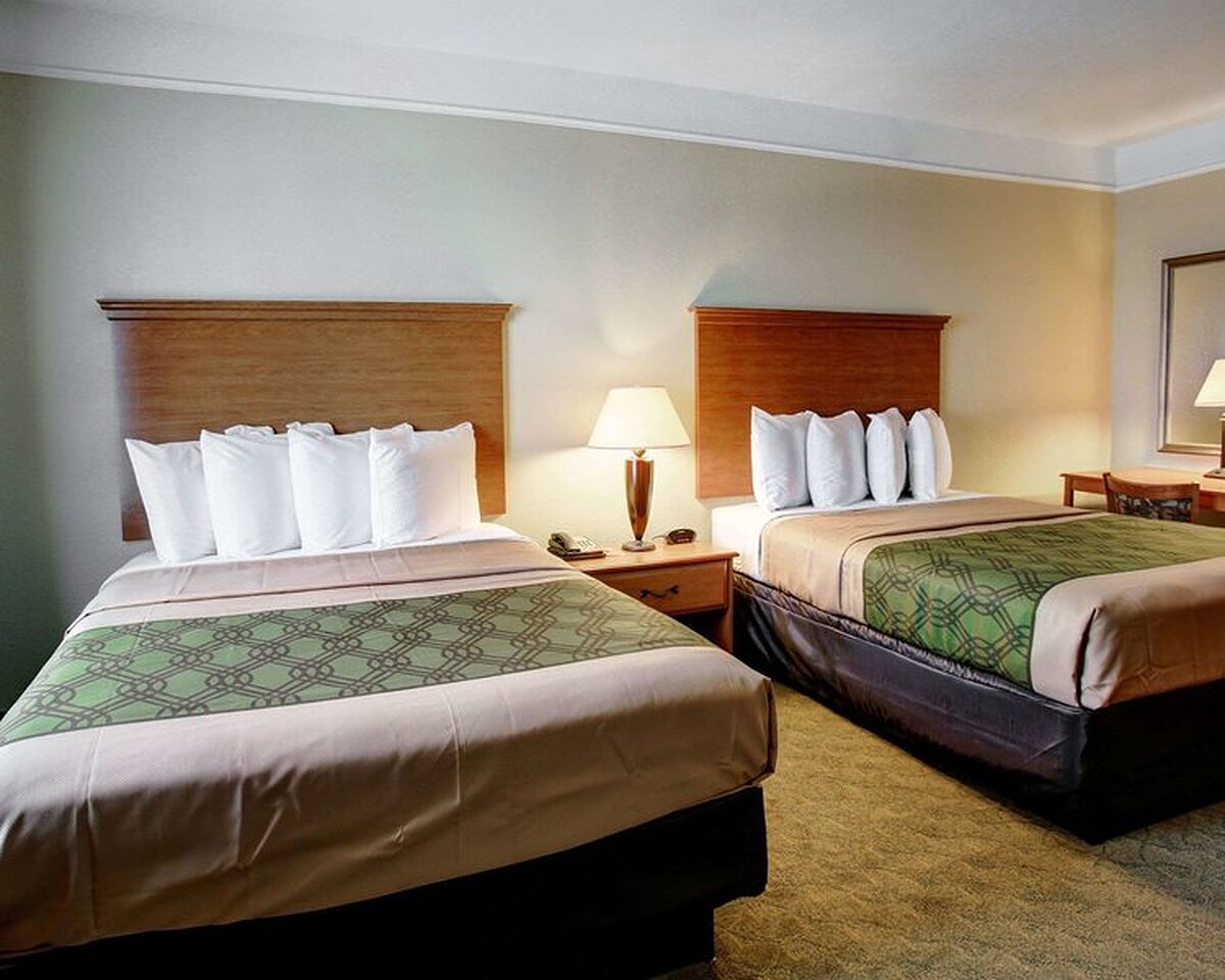 Econo Lodge Inn and Suites