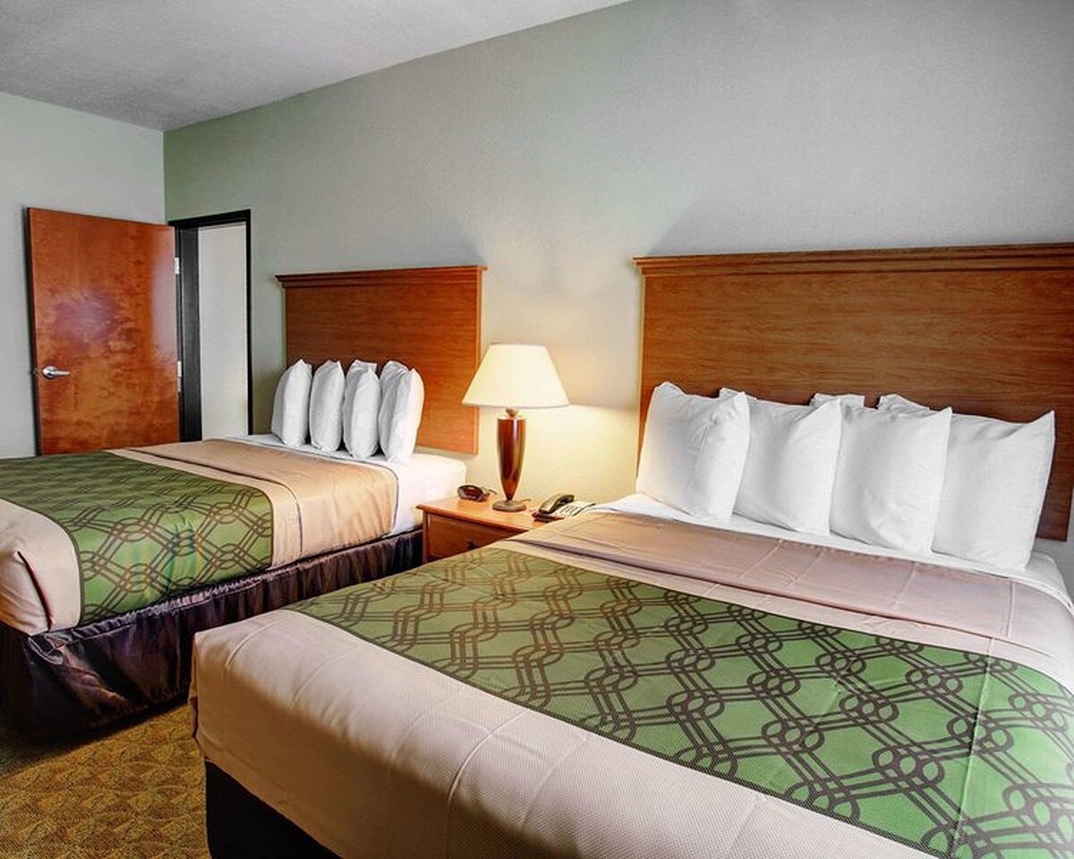 Econo Lodge Inn and Suites