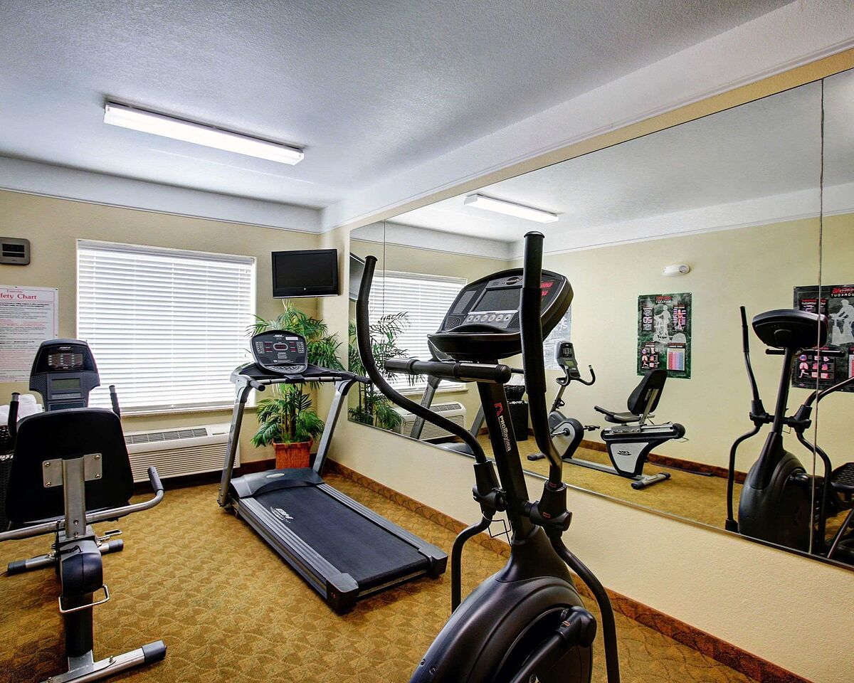 Econo Lodge Inn and Suites
