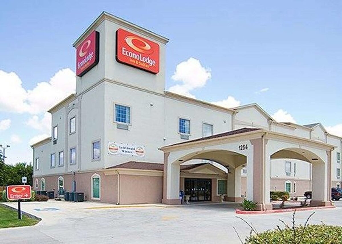 Econo Lodge Inn and Suites