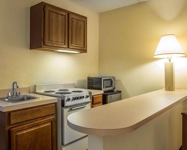 اکنو لج این اند سویتز