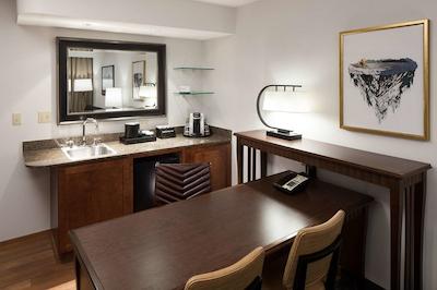 امباسی سویتز انچراج