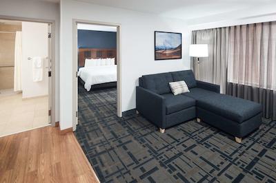 امباسی سویتز انچراج