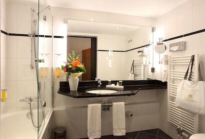 بست وسترن پرمیر پارختل باد مرجندیم