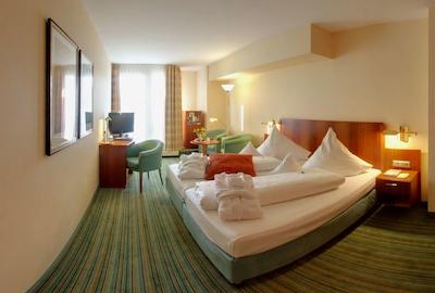 بست وسترن پرمیر پارختل باد مرجندیم