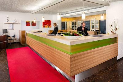 بست وسترن پرمیر پارختل باد مرجندیم