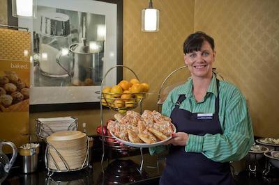 هامپتون این اند سویتز اسالت لاک سیتی آیرپرت