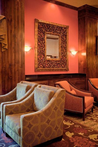 هامپتون این اند سویتز اسالت لاک سیتی آیرپرت