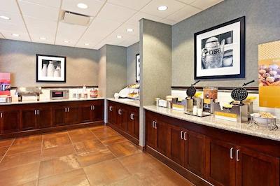 هامپتون این اند سویتز اُماها-دونتون