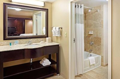 هامپتون این اند سویتز اُماها-دونتون