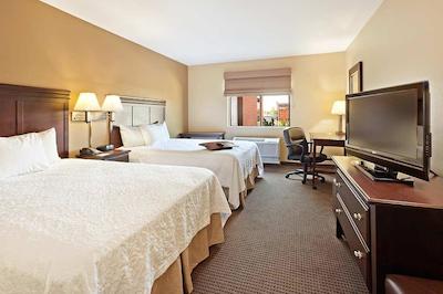 هامپتون این اند سویتز اُماها-دونتون