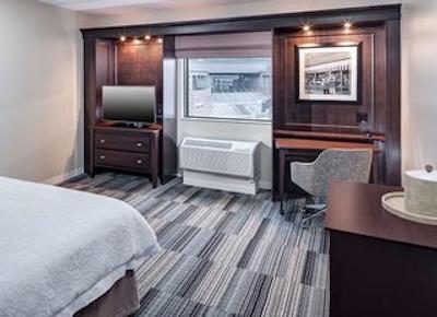 هامپتون این اند سویتز اُماها-دونتون