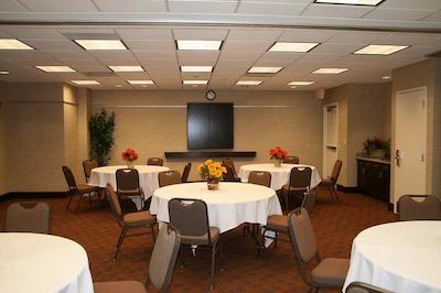 هامپتون این اند سویتز اُماها-دونتون