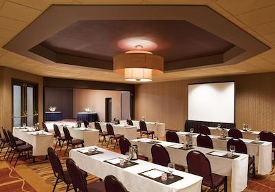 فور پوینتز بای شراتون میلواوکی نرد شر