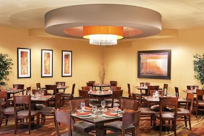 فور پوینتز بای شراتون میلواوکی نرد شر