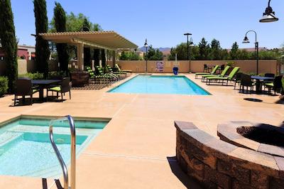 هامپتون این اند سویتز لاز وگاز اسود