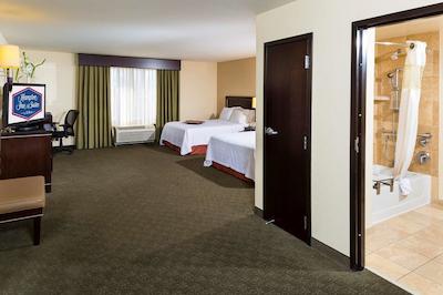 هامپتون این اند سویتز لاز وگاز اسود