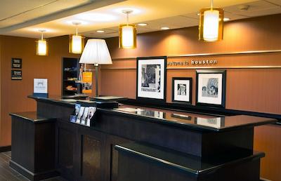 هامپتون این اند سویتز هوستون-بوش اینترکنتیننتال آیرپرت