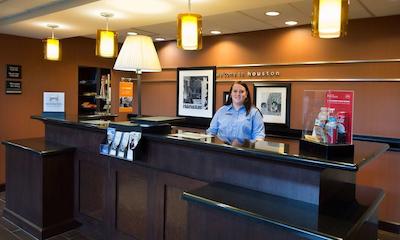 هامپتون این اند سویتز هوستون-بوش اینترکنتیننتال آیرپرت