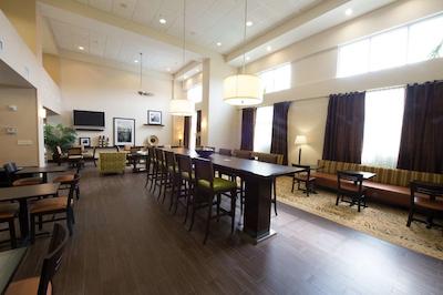 هامپتون این اند سویتز هوستون-بوش اینترکنتیننتال آیرپرت