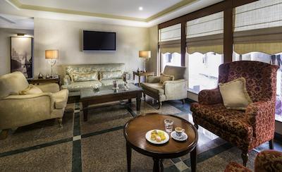 تایتانیک کامفورت شیشلی