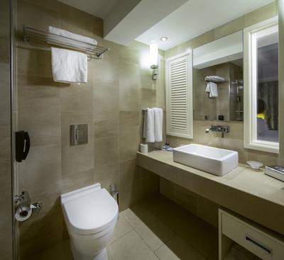 تایتانیک کامفورت شیشلی