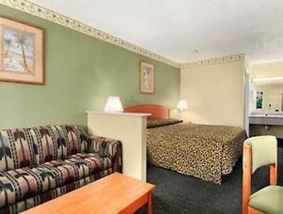 سوپر 8 بای ویندهام شروپرت