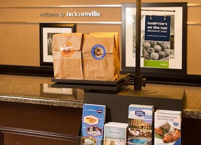 هامپتون این اند سویتز جاکسُنویل-آیرپرت