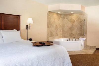 هامپتون این اند سویتز وست بند