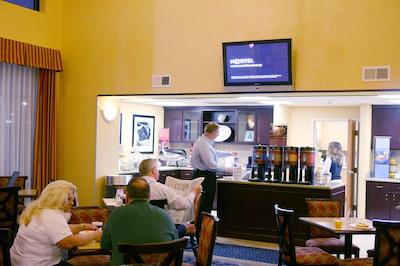 هامپتون این اند سویتز لویسویل ایست