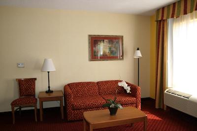 هامپتون این اند سویتز لویسویل ایست