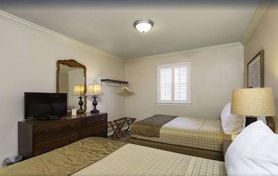 فرنچ کوارتر سویتز هتل