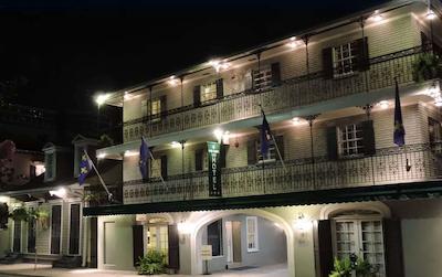 فرنچ کوارتر سویتز هتل