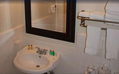 فرنچ کوارتر سویتز هتل