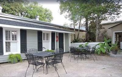 فرنچ کوارتر سویتز هتل