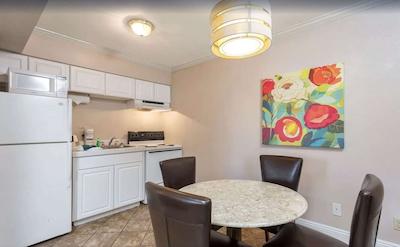 فرنچ کوارتر سویتز هتل