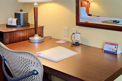 هامپتون این اند سویتز اُکلاهما سیتی-بریکتون