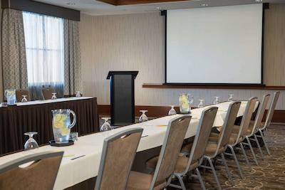 هیلتون گاردن این پرتسمود دونتون