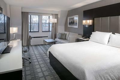 هیلتون گاردن این پرتسمود دونتون